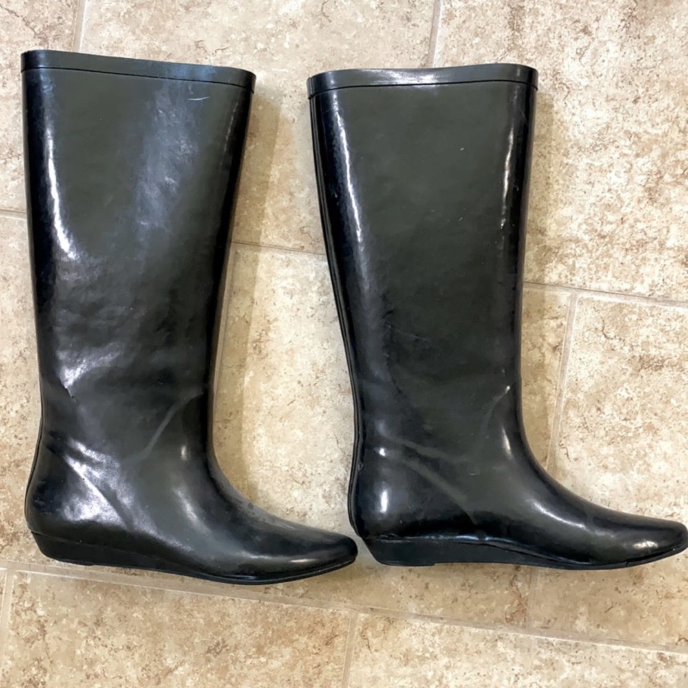Chic all black Rain boots with red interior
